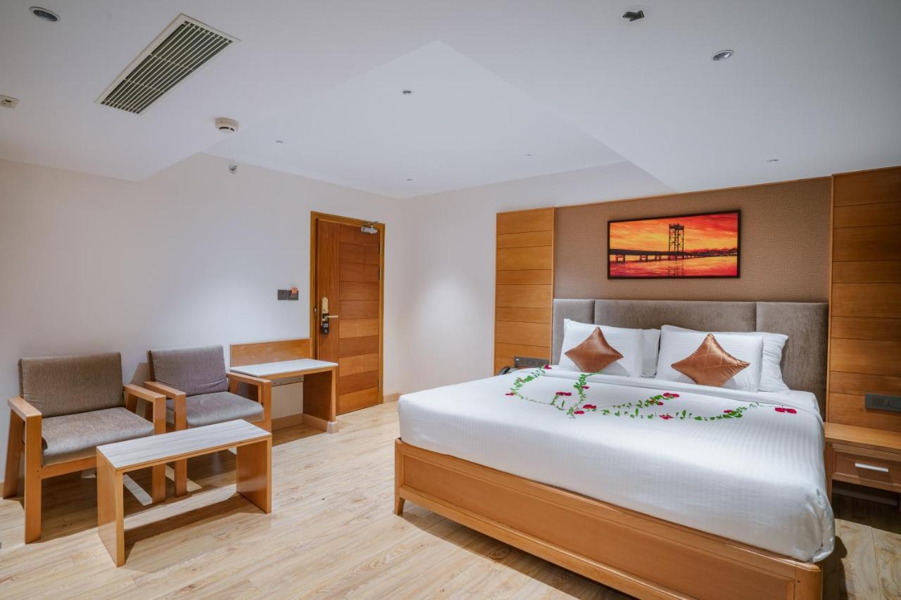 Townbridge Hotels & Suites Kochi Luaran gambar