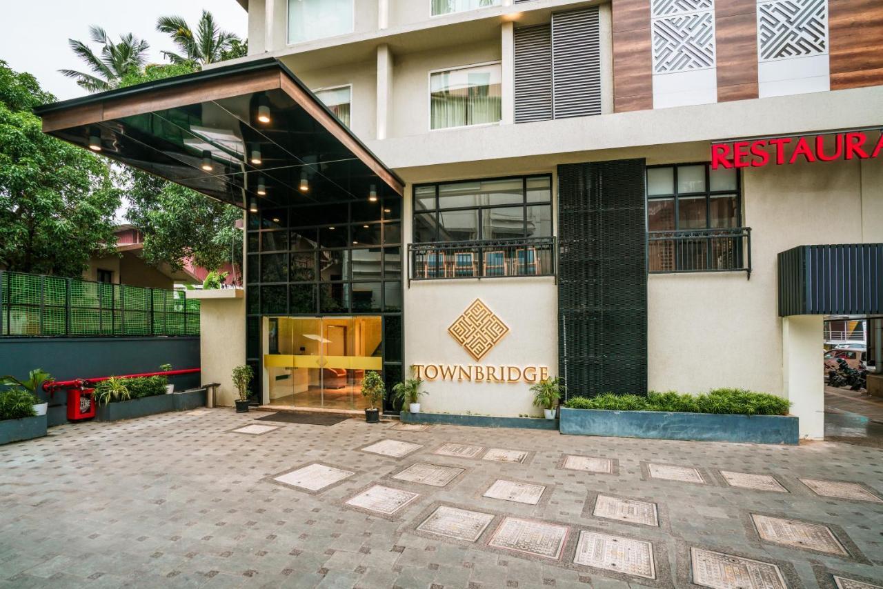 Townbridge Hotels & Suites Kochi Luaran gambar
