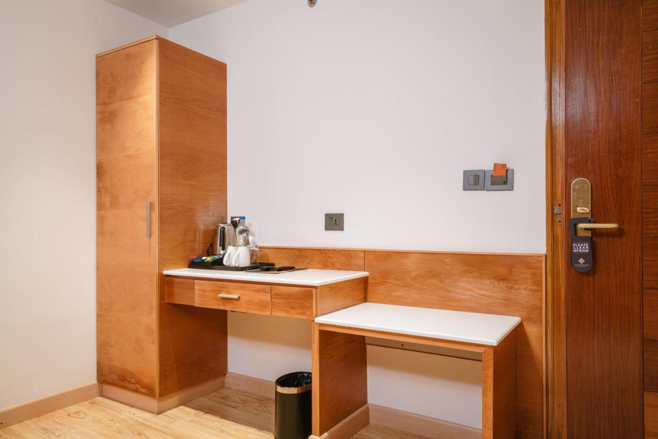 Townbridge Hotels & Suites Kochi Luaran gambar