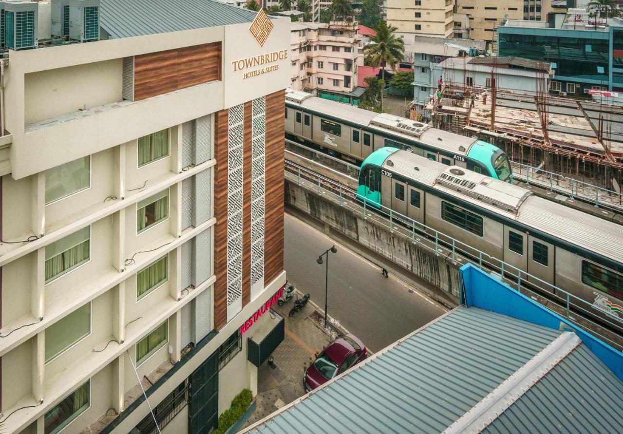 Townbridge Hotels & Suites Kochi Luaran gambar