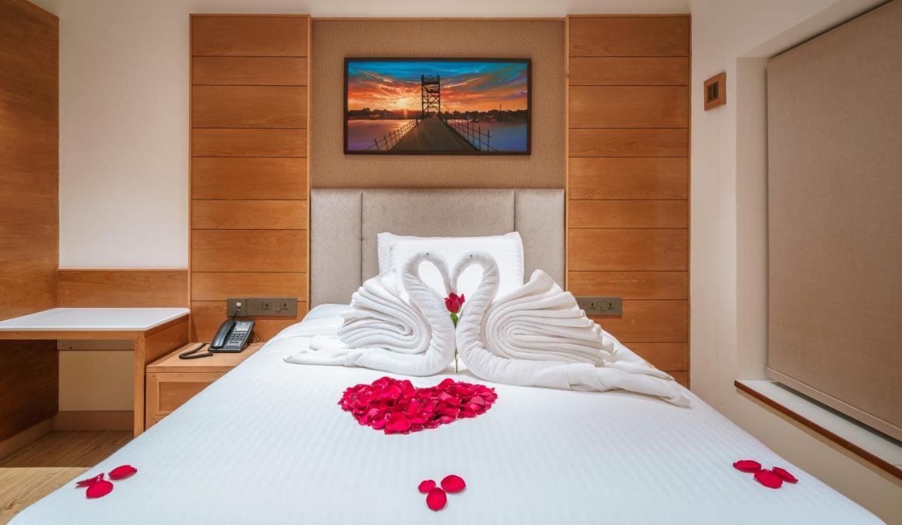 Townbridge Hotels & Suites Kochi Luaran gambar